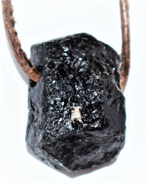 Turmalin schwarz (Schörl) Naturstein, gebohrt