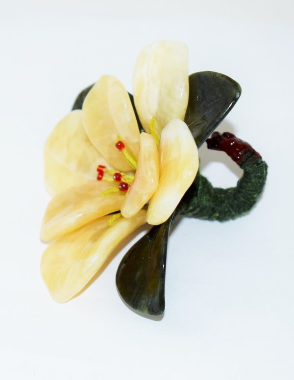 Blume aus Jade/Jadeit ocker-gelb